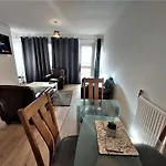 Lovely 2 Bedroom Apartment Close To Plaistow Station