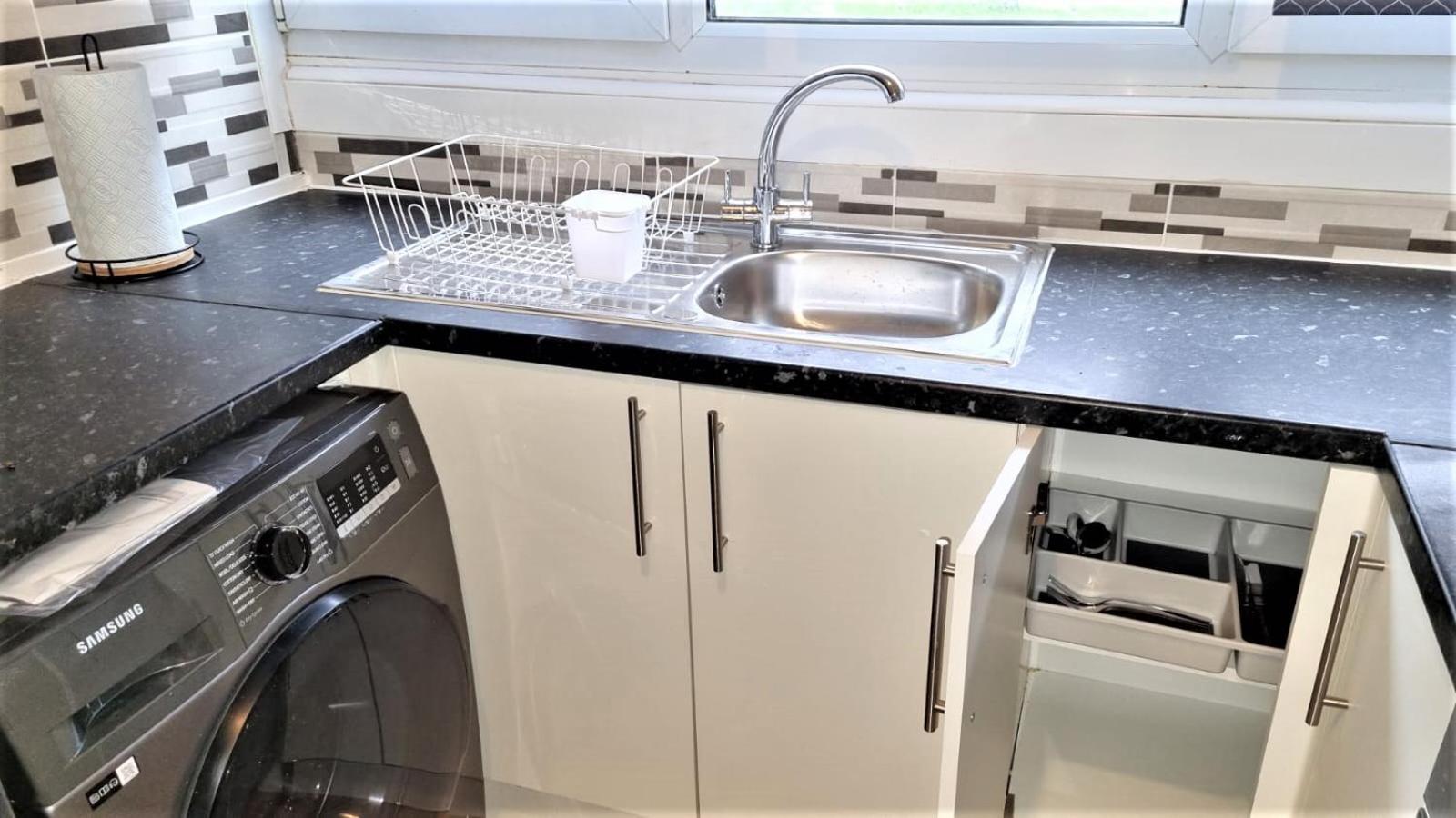 Lovely 2 Bedroom Close To Plaistow Station London