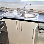 Lovely 2 Bedroom Apartment Close To Plaistow Station