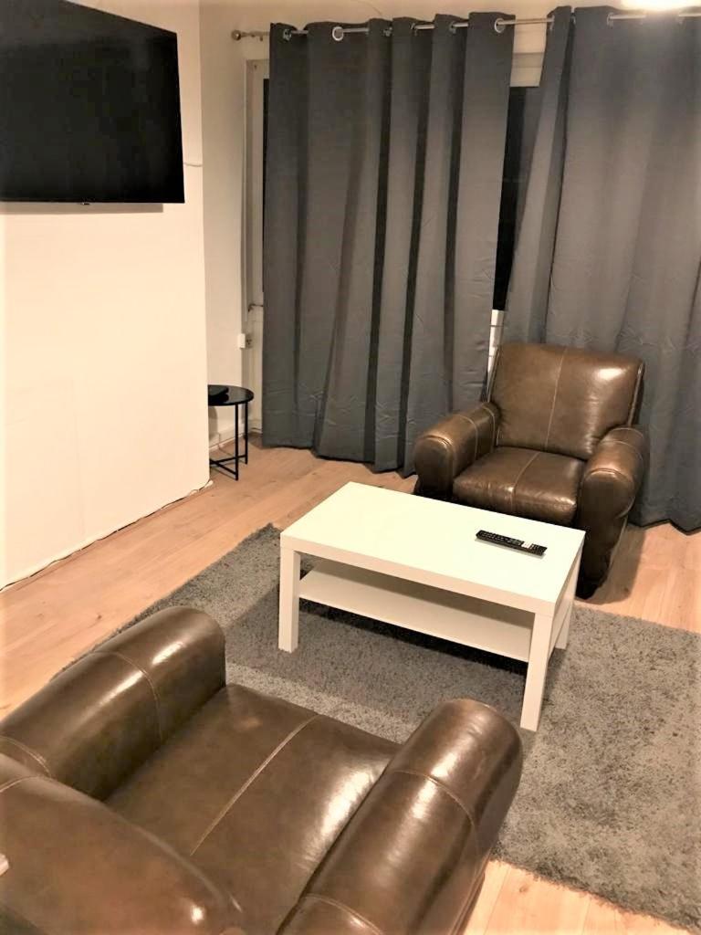 Lovely 2 Bedroom Close To Plaistow Station * Londra