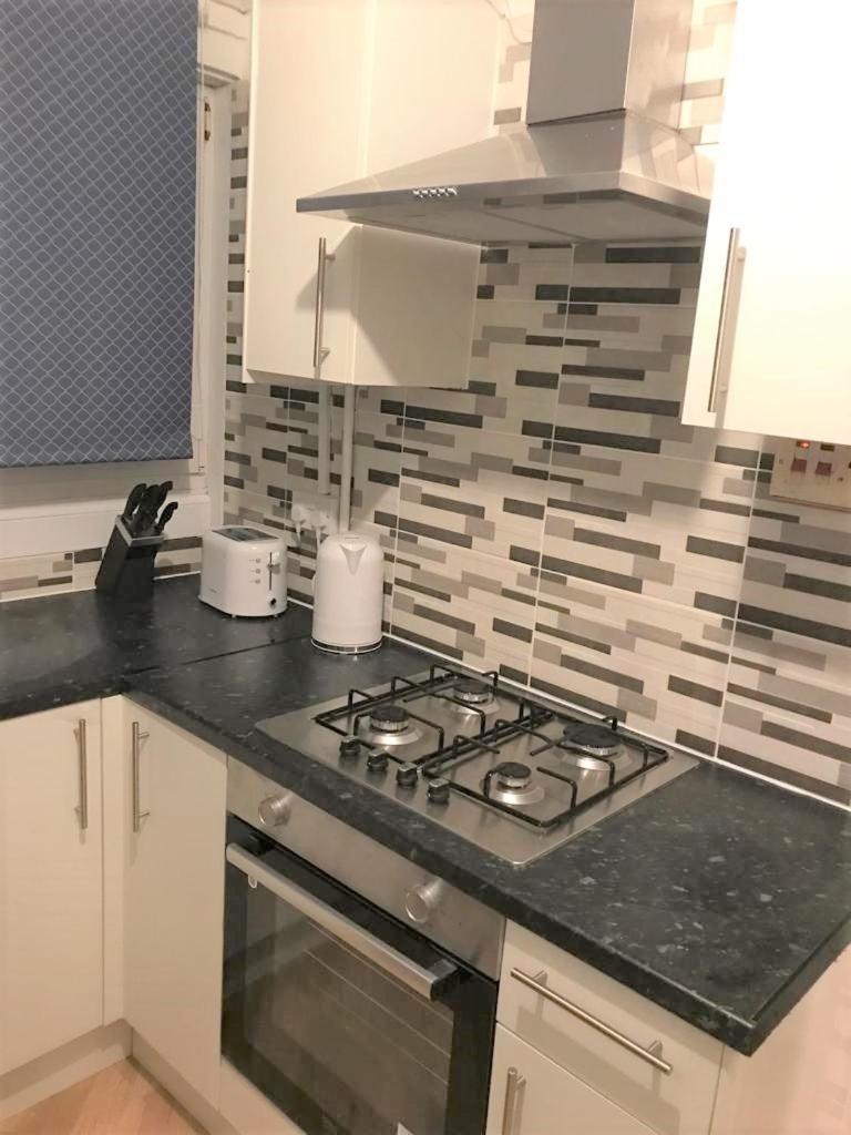 Lovely 2 Bedroom Close To Plaistow Station Appartamento