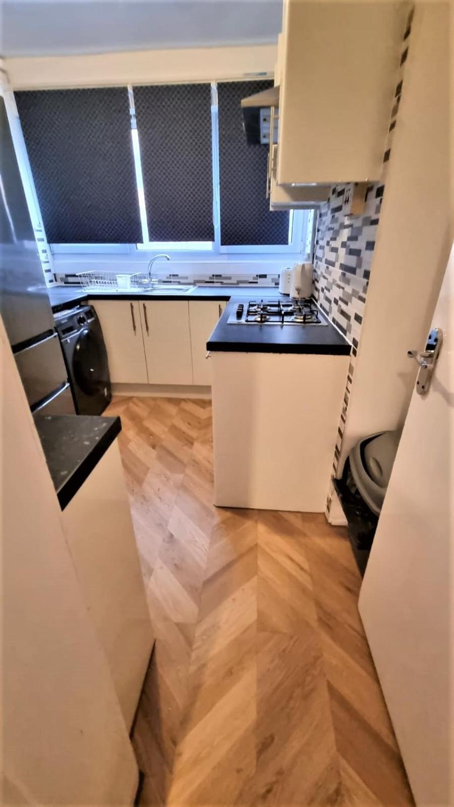 Lovely 2 Bedroom Close To Plaistow Station * Londra